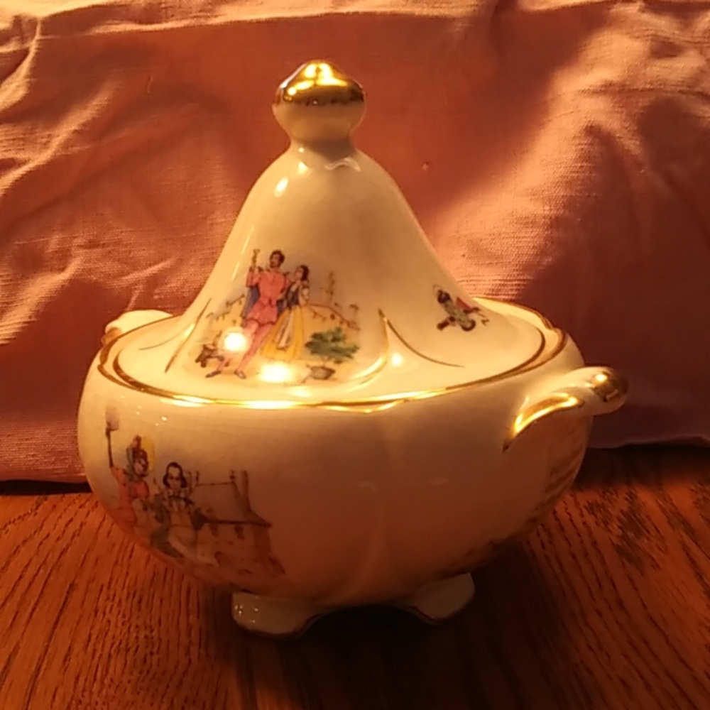 Royal Winston Grimwades Opera Scenes Covered Bowl